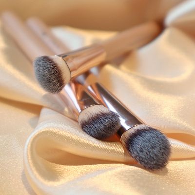 330 Brightening Concealer Brush